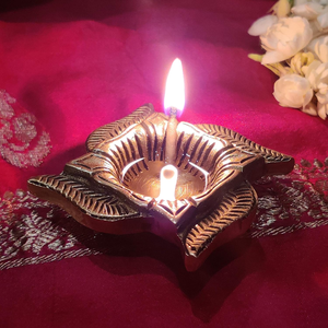 Lampe à huile en laiton pour Diwali, Pooja Diya, lumière de prière hindoue traditionnelle, lampe à huile décorative en laiton pour le festival Diwali, Pooja, temple domestique - Product Image 4