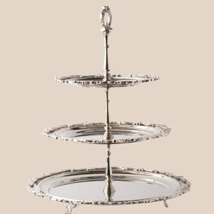 Support à dessert de luxe en laiton à deux niveaux avec assiettes gravées de feuilles et poignée pour gâteaux, pâtisseries, fruits, décoration de table à la maison, utilisation en cuisine - Product Image 1