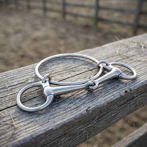 Bocado para Caballo de Carreras con Acabado Plateado Pulido, Bocado Articulado de Metal que Promueve la Salivación - Product Image 1
