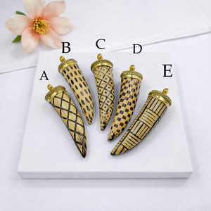 Collier pendentif en corne de buffle d'eau, écologique, thème amour, poli, fait main, bijoux artisanaux naturels par FAIZA CRAFT (FC-7753) - Product Image 1