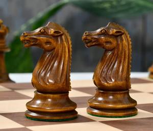 Pions d'échecs lestés de style soviétique-Staunton de Turner, environ 1887, en ébène et bois de buis vieilli, hauteur du roi 4 pouces, au meilleur prix - Product Image 1