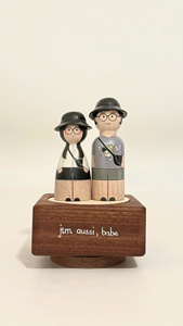 Muñecos de Madera Personalizados, Figura de Pareja con Base Personalizada, Mini Juguete Unisex de 3-15 cm - Product Image 1