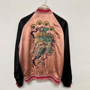 Chaqueta Sukajan Moderna para Hombre, Estilo Urbano, Cuello Alto, Tela Satinada, Diseño Bordado Moderno y Elegante para Invierno - Product Image 3