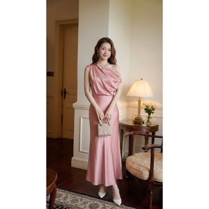 Robe longue élégante en satin rose poudré avec col drapé asymétrique, sans manches, taille ajustée, pour femme, prête à être expédiée - Product Image 4