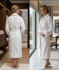 ชุดคลุมอาบน้ำพรีเมียมสีขาวแบบโรงแรม ผ้าคอตตอน 100% พร้อมรองเท้าแตะ  สำหรับทุกเพศ พร้อมโลโก้ - Product Image 4