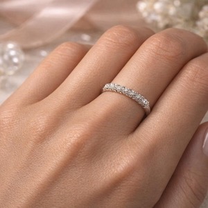 Anillo de Lujo de Media Eternidad con Moissanita Redonda de 3.50 mm y Engaste Compartido, Chapado en Rodio Blanco, para Mujer, Regalo para Fiesta - Product Image 3