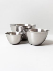 Bol de service moderne en métal au design élégant pour tables à manger, comptoirs de restauration et événements - Product Image 3