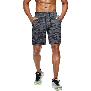 Shorts de sport pour hommes en tissu doux et fluide, coupe ample, air qui circule par les panneaux latéraux, espace supplémentaire à la hanche - Product Image 3