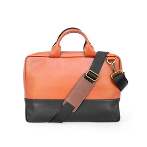 Sac pour ordinateur portable en cuir véritable, conçu pour le bureau et les déplacements quotidiens, avec des compartiments spacieux et une construction durable - Product Image 1