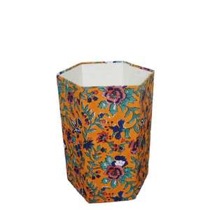 Poubelle décorative ouverte faite à la main en carton PP imprimé au bloc, avec enveloppe en tissu 100 % coton. - Product Image 1