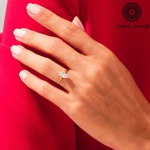 Bague de fiançailles et d'éternité classique pour femme en argent plaqué or rose avec moissanite taille coussin, sertie à griffes, certifiée IGI - Product Image 5