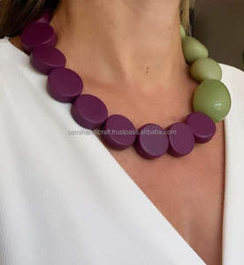 Collar romántico de cuentas de resina con diseños de paisajes abstractos Todos los colores Forma de diamante de corte princesa para aniversarios - Product Image 5