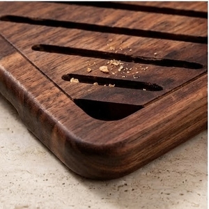 Planche à découper en bois d'acacia écologique avec récupérateur de miettes, design durable pour la cuisine - Product Image 3