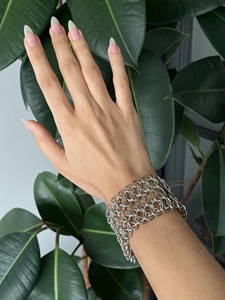 กำไลเหล็กถักมือ: กำไลข้อมือสไตล์ยุคกลางแบบกอธิค Süeda - Product Image 1