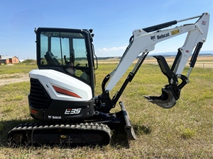 Excavadora Zero Tail Swing E35Z diseñada para sitios de trabajo reducidos - Product Image 2