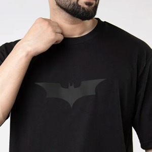 T-shirt pour homme noir avec logo Batman, col rond, manches courtes, décontracté, en coton, imprimé sur le devant - Product Image 5
