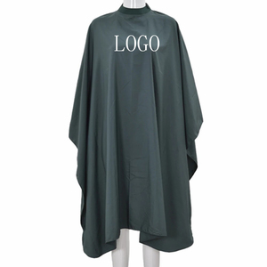 Capa de Barbero de Poliéster Impermeable de Alta Calidad, Diseñada y Fabricada por Haidresser para Peluquería - Product Image 2