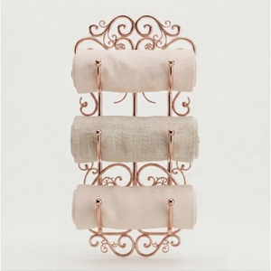 Porte-serviettes mural en fer forgé à 3 niveaux fait main avec un design décoratif en volutes, organiseur de salle de bain pour serviettes enroulées - Product Image 4