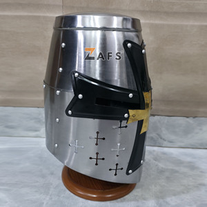 Casco Grande de Cruzado Medieval Hecho a Mano, Armadura de Caballero Templario de Acero Suave con Detalles de Latón para Cosplay, Reenactamiento y Coleccionismo - Product Image 2