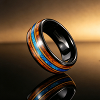 Bague en carbure de tungstène noir de 8 mm avec incrustation en bois de fût de whisky, opale bleue et corde de guitare dorée, alliance bombée pour homme