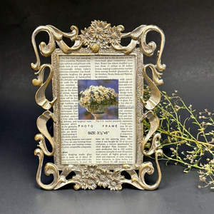 Cadre photo en métal soigné pour une décoration intérieure compacte mettant en valeur une finition profilée soignée, solutions d'affichage d'images organisées - Product Image 2