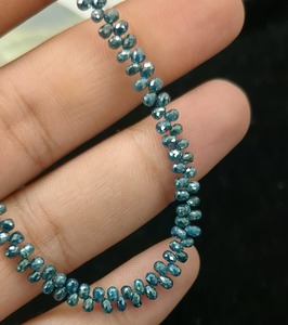 Perles de diamant bleu naturel AAA, forme briolette, 2,5-4 mm, facettées, en forme de larme, brin de 16 pouces pour la fabrication de bijoux à prix de gros - Product Image 3