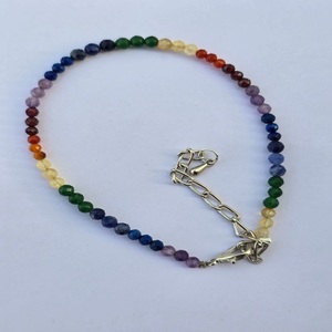Pulsera de Piedras Mixtas, Hermosas Cuentas de Cuarzo y Ágata Naturales de Calidad, Artesanía en Piedras Semipreciosas con Grabado a Mano - Product Image 2