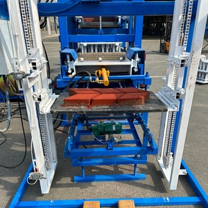 Pequeña Máquina Automática Hidráulica QT4-15 para Fabricación de Ladrillos Sólidos, Adoquines de Concreto a Color y Bloques Huecos de Cemento - Product Image 3