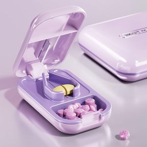 Tagliapillole Portatile e Pratico, Compatto per Pillole Grandi, Vitamine e Compresse, con Custodia in PU - Product Image 3