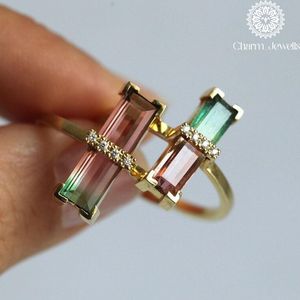 Bague de fiançailles classique pour femme en or rose plaqué or 18 carats avec moissanite taille coussin et sertissage à griffes - Product Image 5
