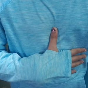 Haut de survêtement athlétique pour tout-petits, séchage rapide, évacuation de la transpiration, tissu respirant sans couture en Spandex/Nylon, vente en gros OEM de sweats à capuche pour enfants - Product Image 5