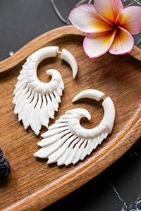 Boucles d'oreilles en os naturel, bijoux ethniques faits à la main - Product Image 2