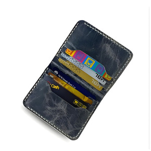 Portefeuilles en cuir bleu uniques faits à la main avec surpiqûres, porte-cartes élégant avec fenêtre transparente pour l'identité et compartiment à billets pour hommes - Product Image 4