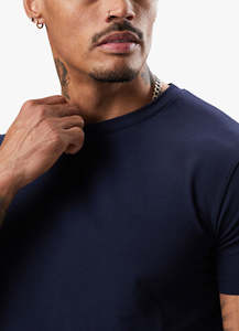 Camiseta de Hombre Lisa Azul Marino, Manga Corta, Cuello Redondo, Algodón, Corte Ajustado, Informal, Básica, con Logotipo Personalizado - Product Image 4