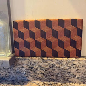 Tabla de Cortar de Madera Artesanal de la Mejor Calidad, Hecha con Madera Dura Natural para Cortar, Picar y Servir, Disponible para la Venta - Product Image 1