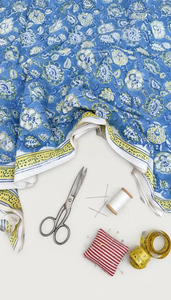Tela Floral Estampada a Mano 100% Algodón Ecológico Ligero con Estampado Sanganeri Azul Indio para Confección, Costura y Manualidades - Product Image 3