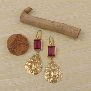 Pendientes Colgantes de Amatista con Textura Martillada y Baño de Oro de 18K para Mujer, por Eljoyero - Product Image 4