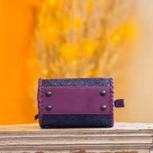 Accessoires de voyage pour femmes, sac de voyage mini Speedy en cuir véritable à 100 %, décoré de fleurs gravées avec une seule pierre turquoise incrustée - Product Image 2