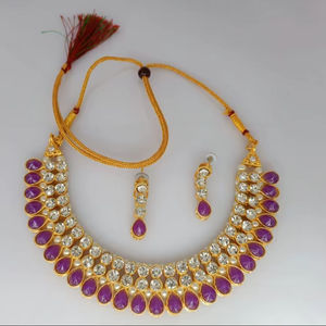 Conjunto de Collar y Pendientes de Aleación Plateada con Diseño Floral de Cristal y Diamantes de Imitación, Estilo Étnico Tradicional, para Compromiso y Aniversario - Product Image 1