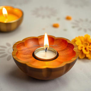 Porte-bougie festif en bois Diya fabriqué à la main pour la décoration Diwali ajoute un charme traditionnel aux intérieurs de maison élégants - Product Image 1