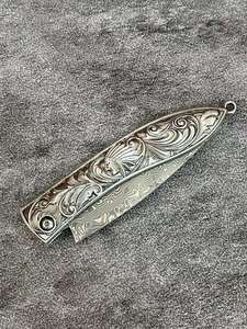 Couteau pliant Shadow Hawk avec lame noire finition Stonewashed, mécanisme de verrouillage sécurisé et poignée ergonomique pour un usage quotidien - Product Image 6