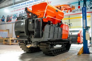 Cosechadora de arroz Kubota DC120X con orugas de goma para campos fangosos, máquina agrícola - Product Image 6