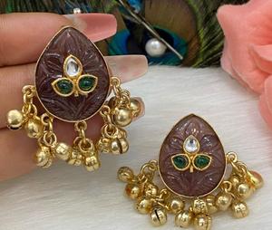 Aretes Jhumki con Acabado Dorado de Primera Calidad y Aspecto de Piedra para Mujeres y Chicas, Ideales para Looks de Noche y Fiestas - Product Image 4