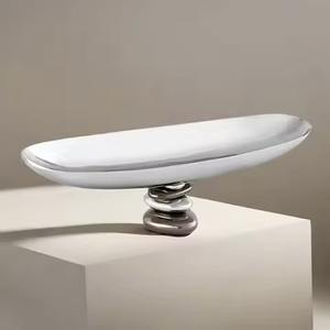 แท่นวางช็อกโกแลตโลหะสำหรับงานเฉลิมฉลองแบบดั้งเดิม ดีไซน์หรูหรา ประดับตกแต่งอย่างสวยงาม - Product Image 2