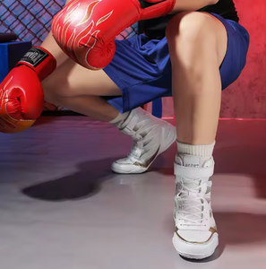 Chaussures de lutte montantes pour hommes, tige en maille blanche, semelle extérieure en caoutchouc, semelle intermédiaire en EVA, baskets d'entraînement de combat pour la salle de sport et la pratique au ring - Product Image 1