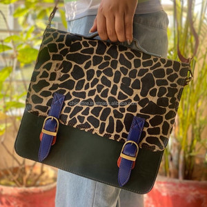 Nouveau sac à bandoulière en cuir recyclé de style occidental de haute qualité pour femmes en cuir de fourrure animale deux en un sac à main et sac à dos - Product Image 3