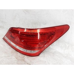 Equus 2011-2013 Feu arrière droit complet d'occasion OEM 924023N000 - Product Image 3