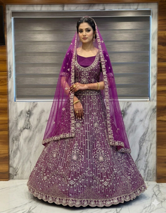 Lehenga de créateur exquis brodé à la main, tenue de mariée indienne traditionnelle, travail complexe de pierres et de Zari, qualité export, tenue ethnique - Product Image 2