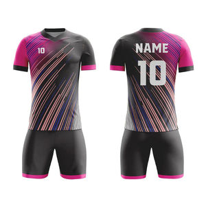 Cette tenue de football en sublimation de haute qualité, fabriquée par une usine OEM, est idéale pour les fournisseurs mondiaux et les marques de vente au détail professionnelles. - Product Image 1