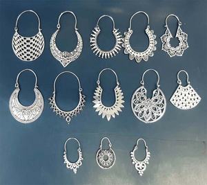 Boucles d'oreilles en métal GS pour femmes, style tendance, avec boucle, aspect magnifique avec perle et diamant pour la fête Matériau en alliage GC-ER-328 - Product Image 1